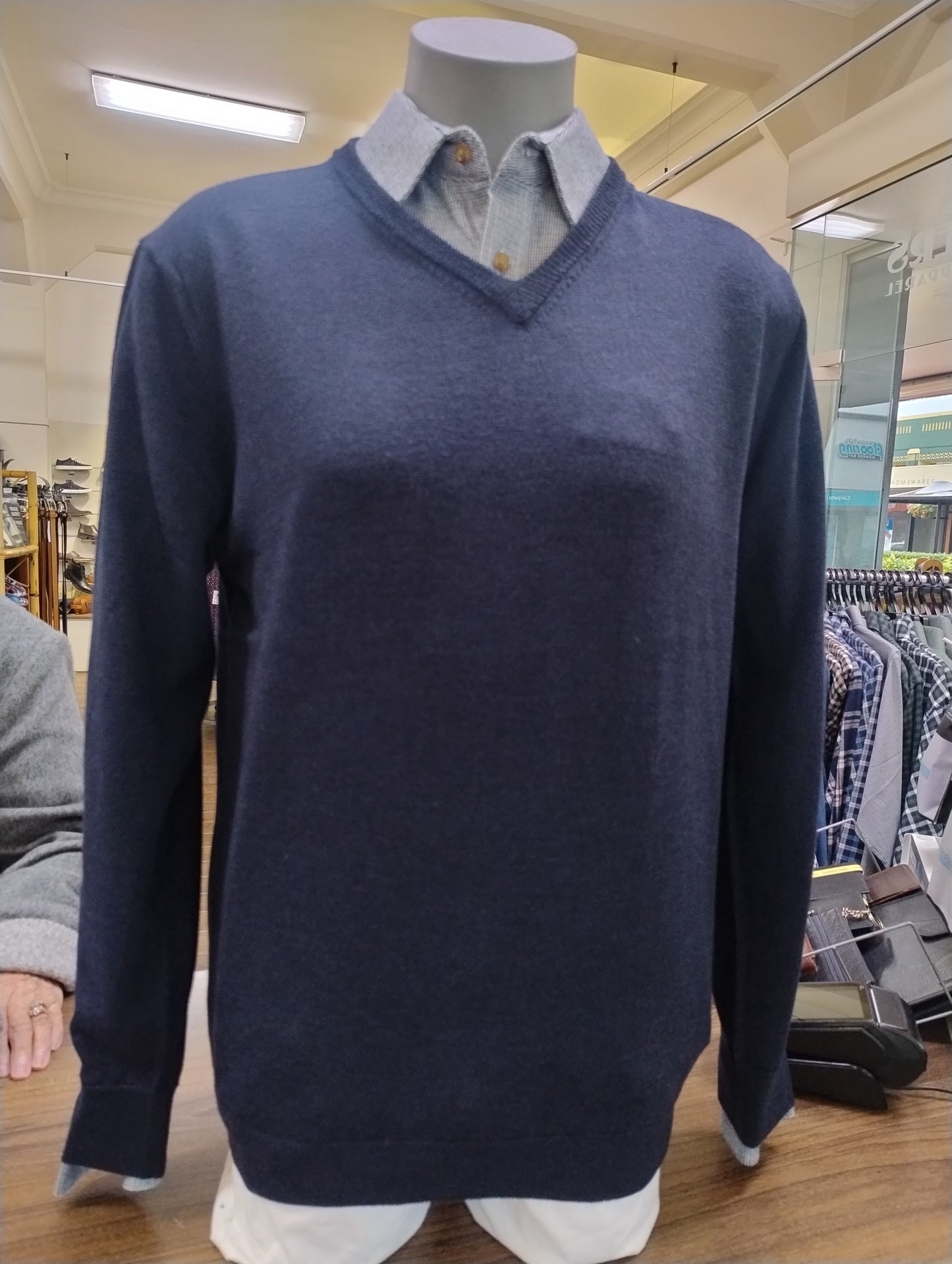 Berlin Merino V Neck Jumper - Navy