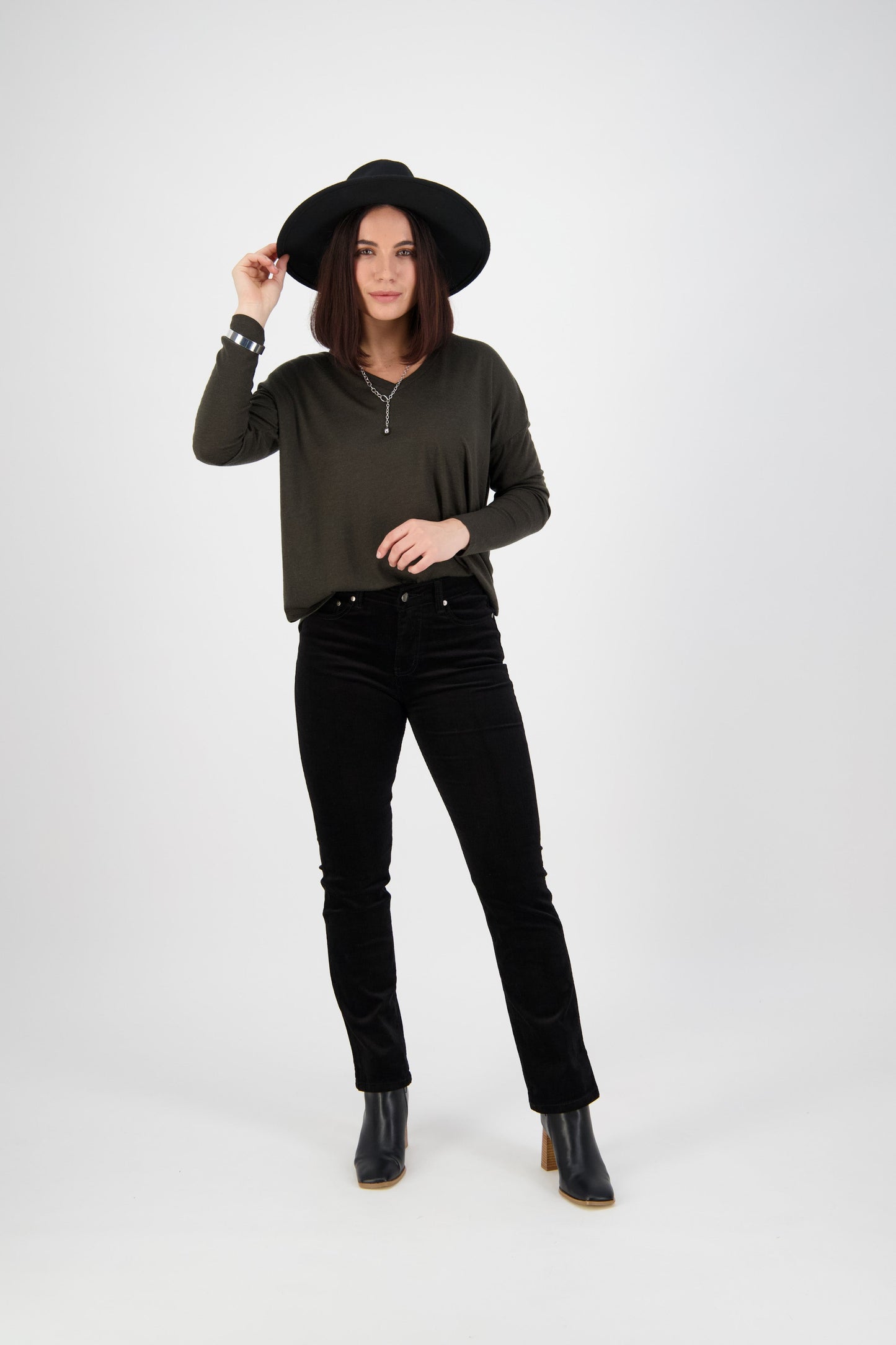 Vassalli Arch Straight Leg Cord Pant - Black