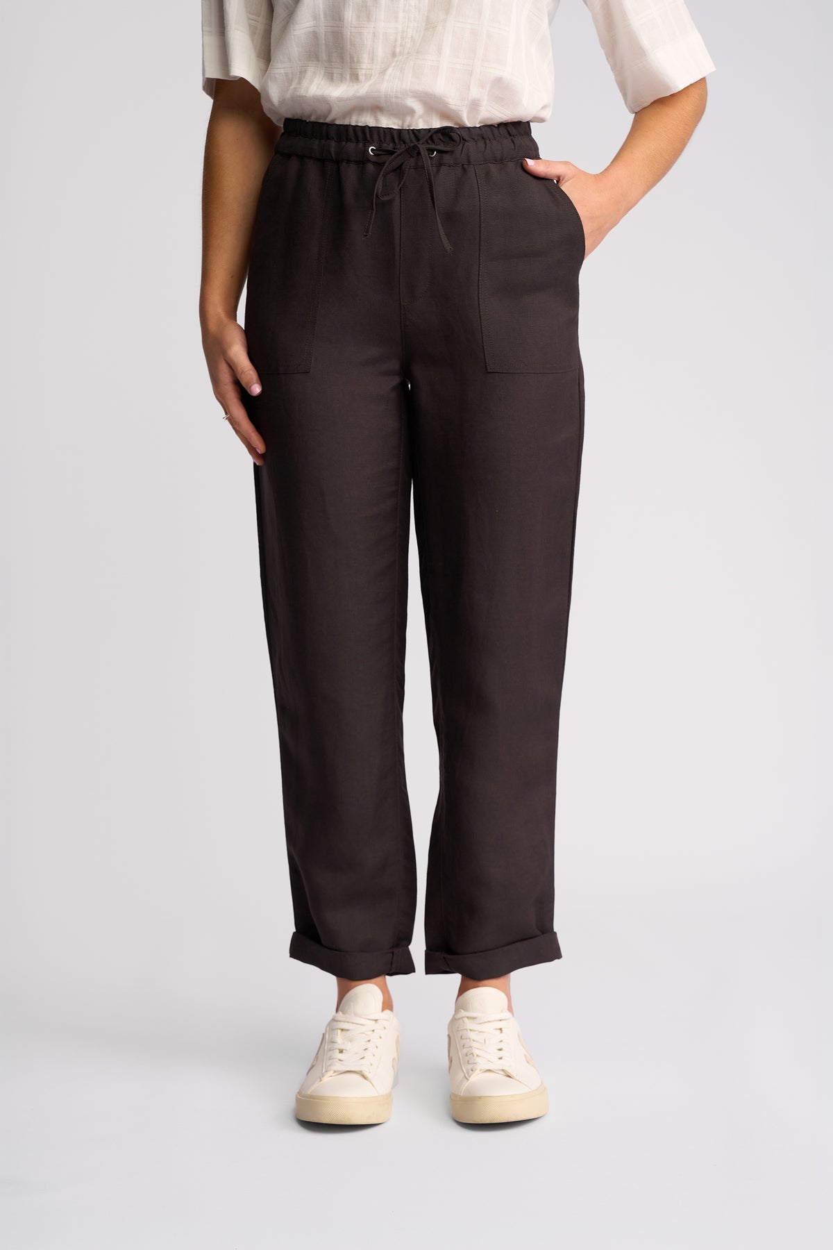 Vassalli Oxford Slim Leg Ankle Grazer Pant with Elastic Waistband - Chocolate