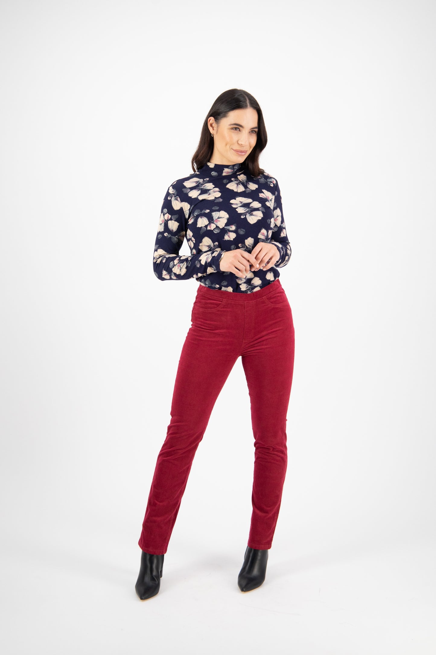 Vassalli Slim Leg Pull On Cord - Berry