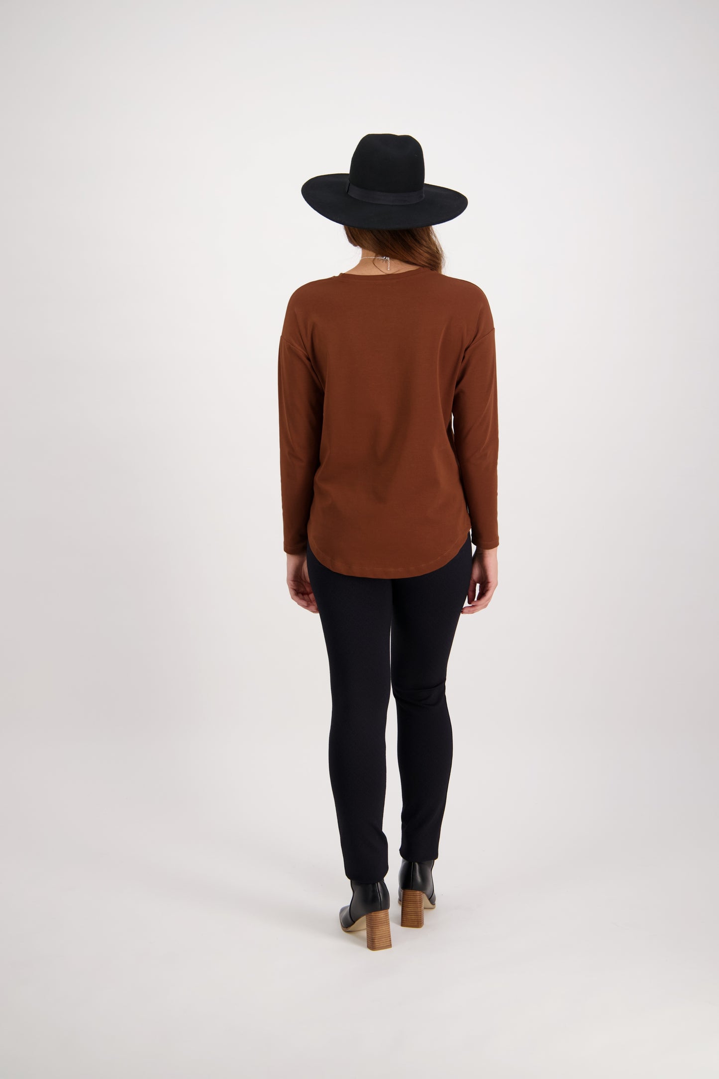 Vassalli Long sleeve Round Neck Top 4347