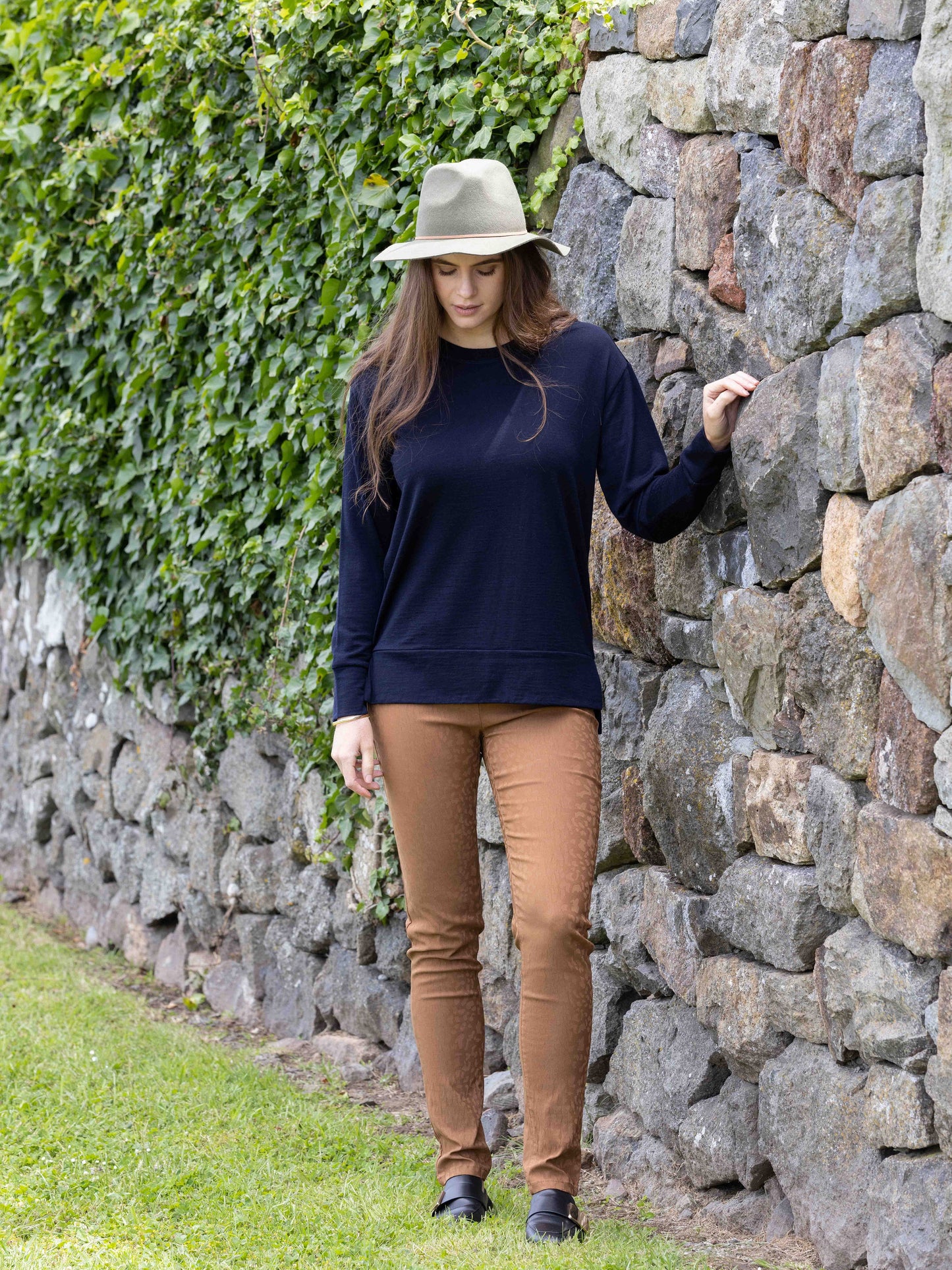 Vassalli 100% Merino Round Neck Top with Square hem -Ink