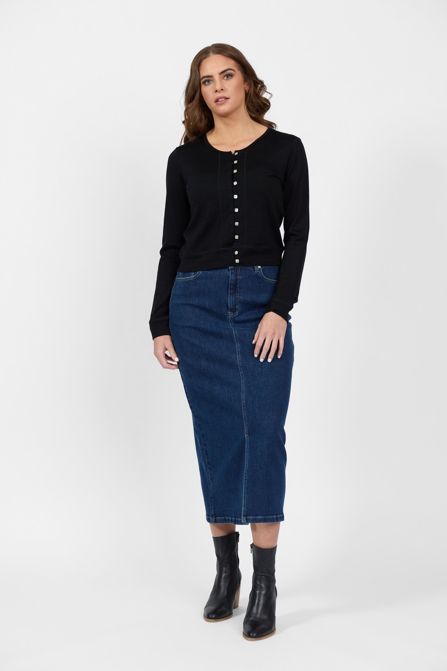 Vassalli 100% Merino Cropped Cardi Black