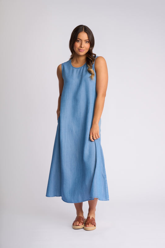Knewe Sky Sleeveless Dress with Pockets - Light Wash