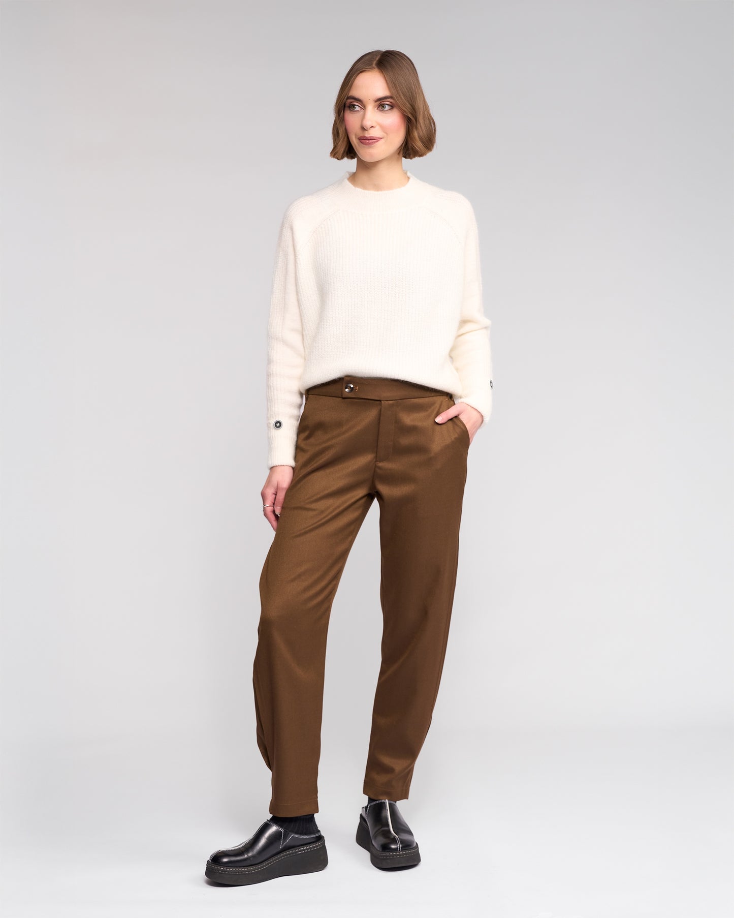 Knewe Jude Relaxed Leg Ankle Grazer Pant - Cedar