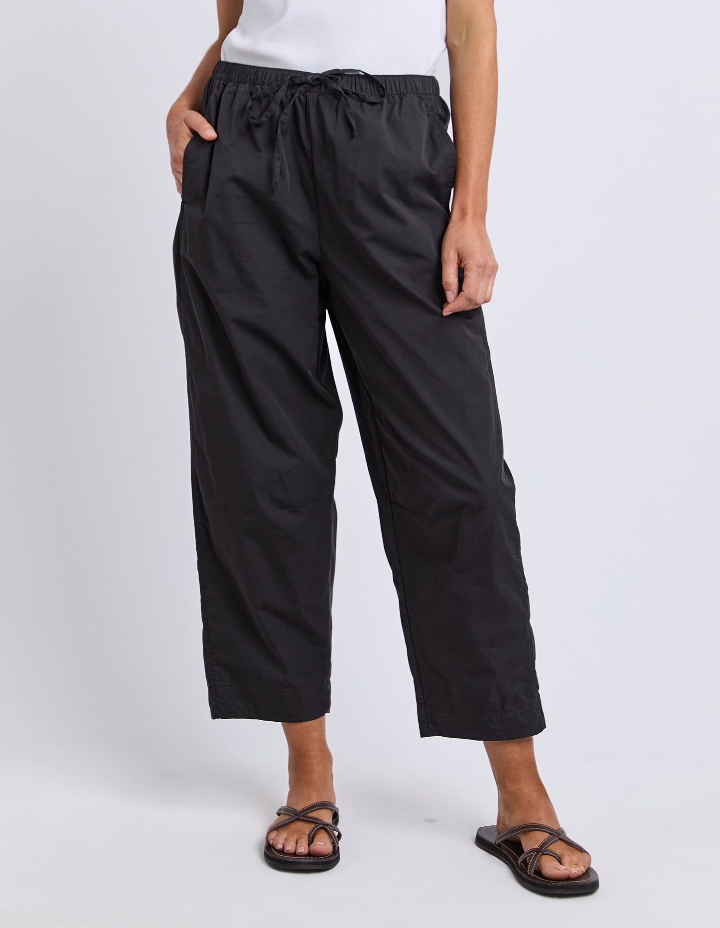 Elm Lund Barrel Leg Pant - Black